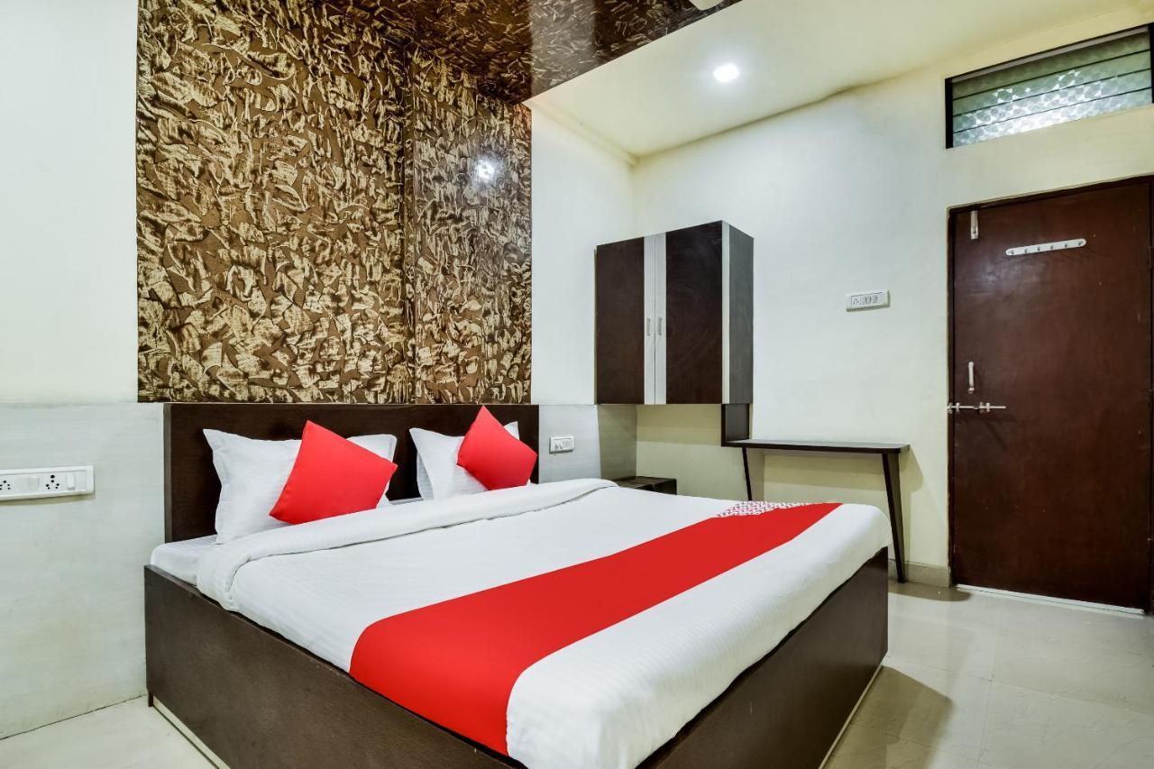 Hotel O Aryan Khāmgaon Exterior photo