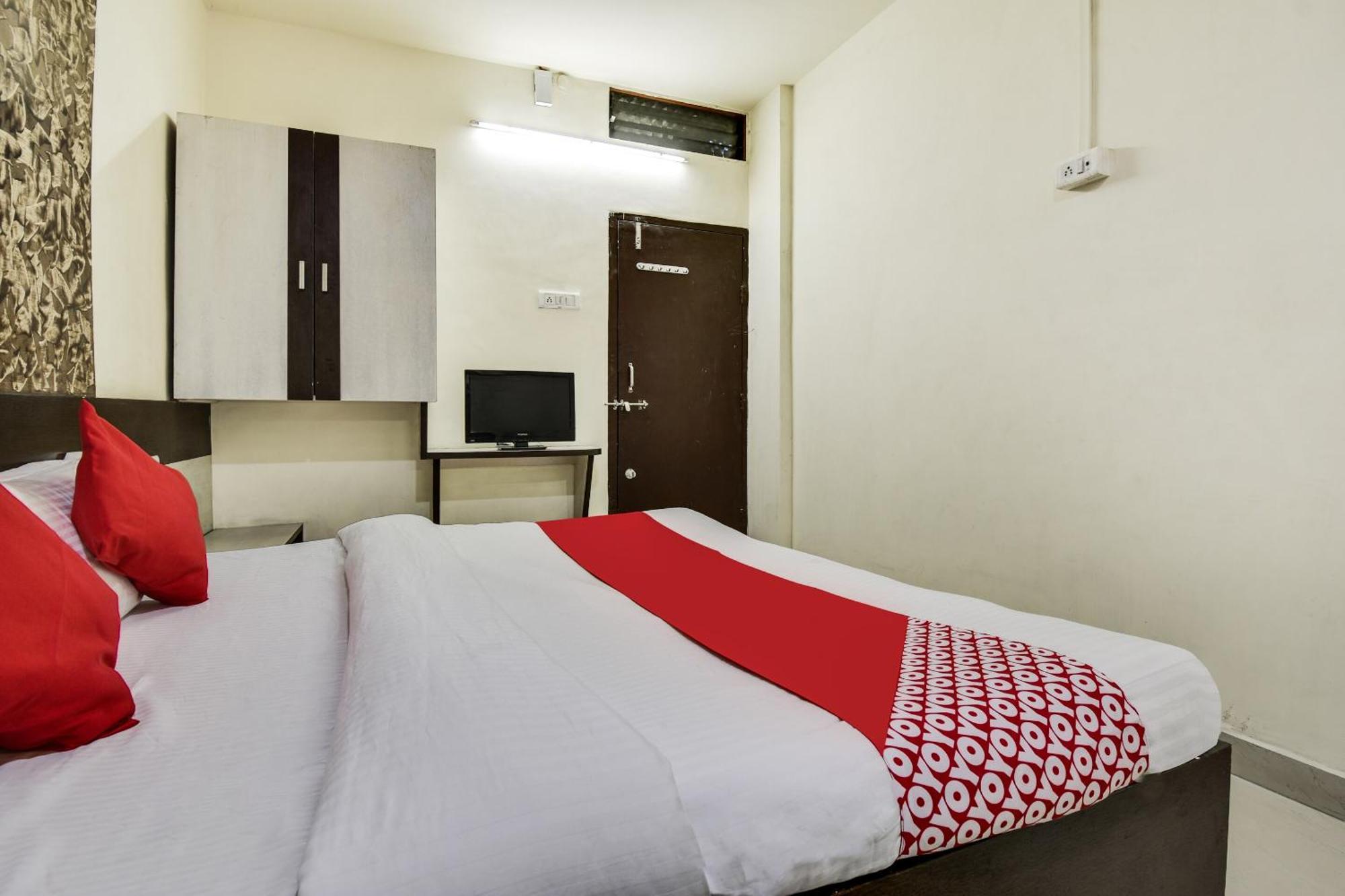 Hotel O Aryan Khāmgaon Exterior photo