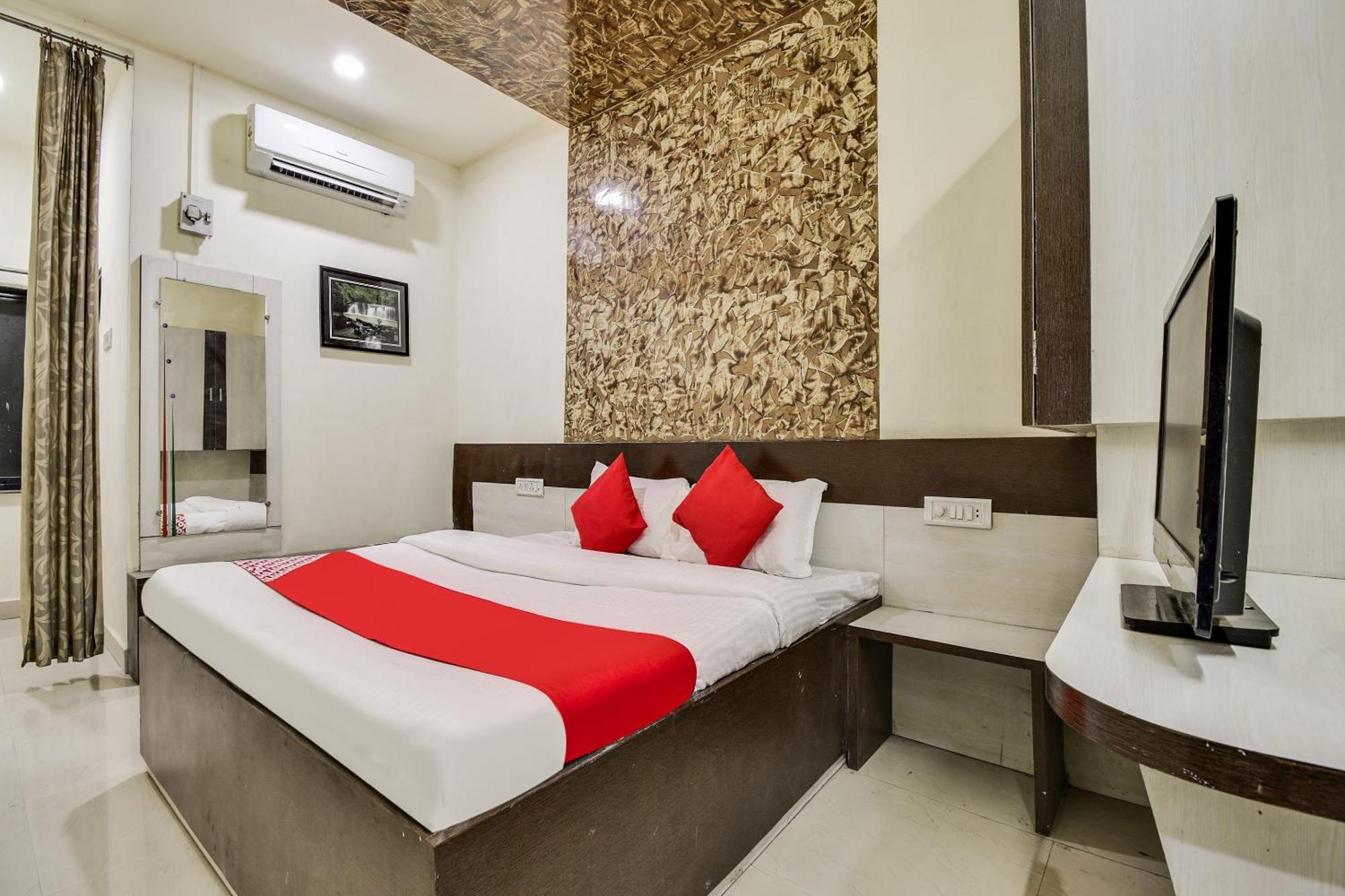 Hotel O Aryan Khāmgaon Exterior photo