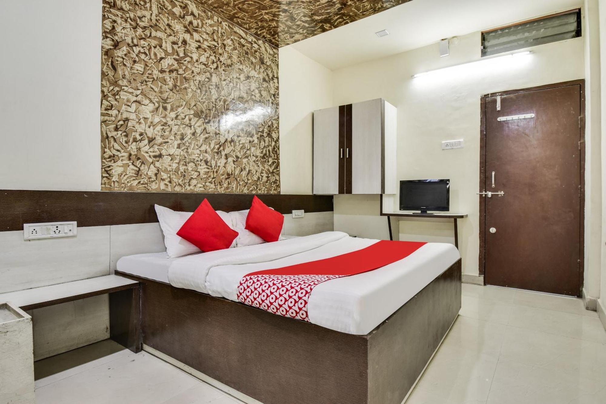 Hotel O Aryan Khāmgaon Exterior photo