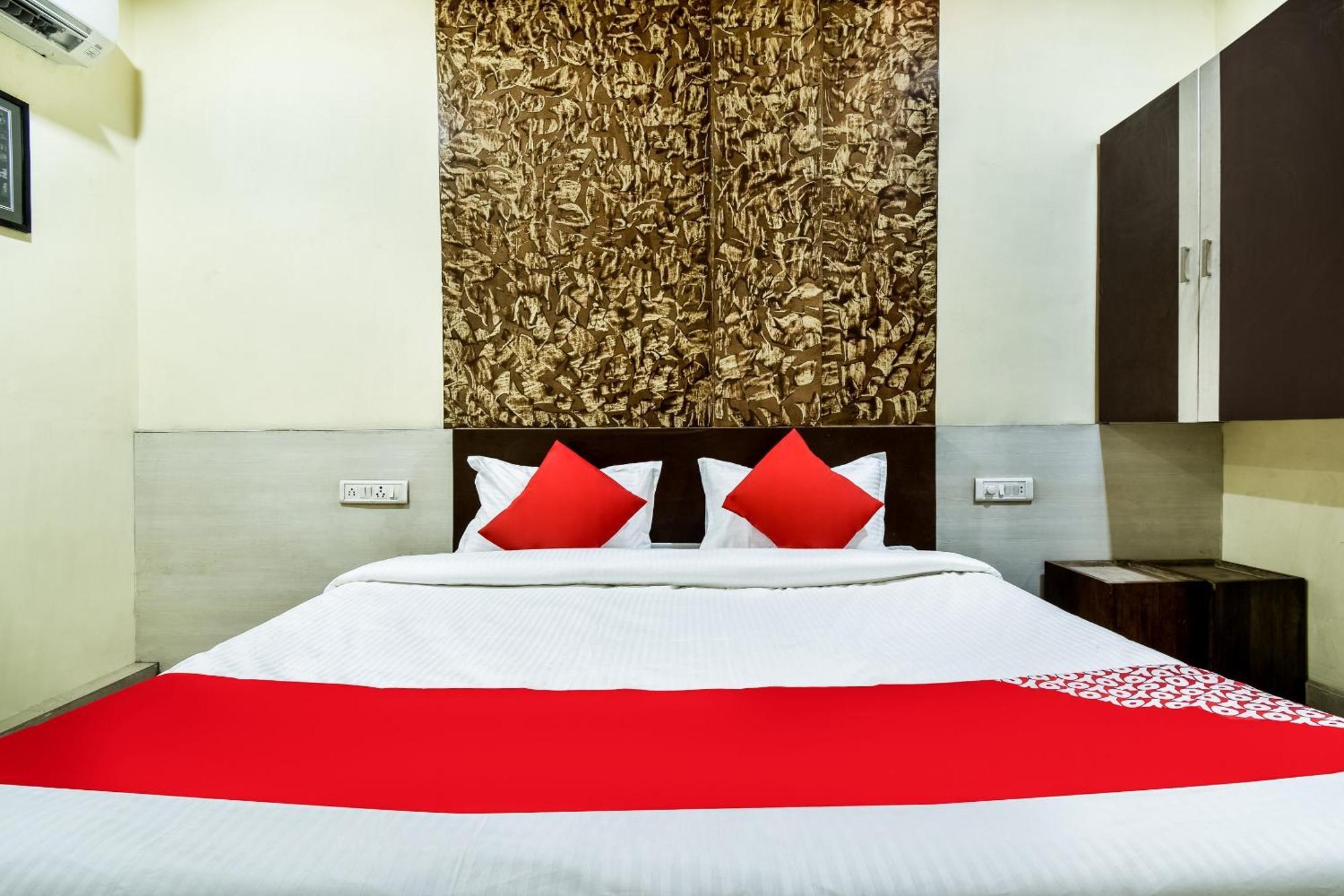 Hotel O Aryan Khāmgaon Exterior photo